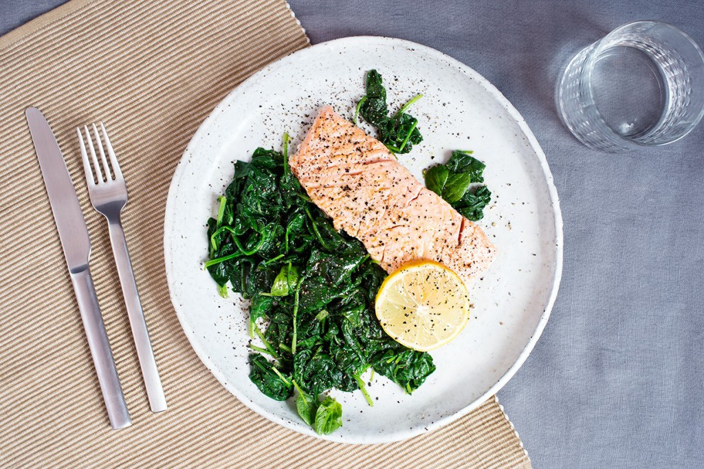 lachsfilet_auf_blattspinat_top - Low Carb Rezepte